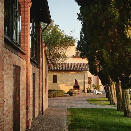 Liverzano منتجع